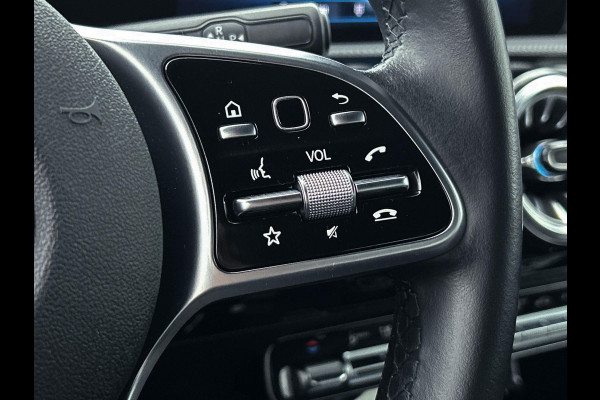 Mercedes-Benz A-Klasse 180 Business Solution(NL-auto, 1e Eig, Dealer onderH, Sfeer, Trekhaak, Navi Groot, StoelV, Etc)