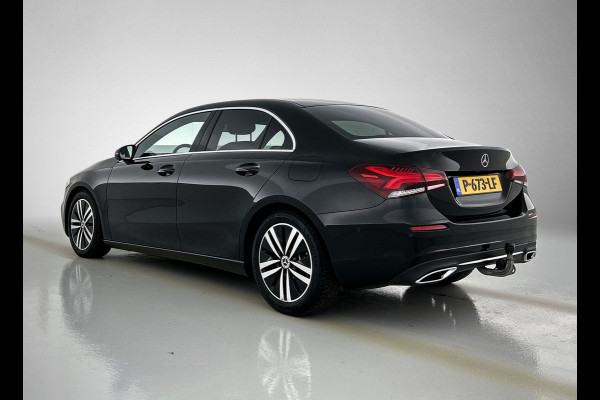 Mercedes-Benz A-Klasse 180 Business Solution(NL-auto, 1e Eig, Dealer onderH, Sfeer, Trekhaak, Navi Groot, StoelV, Etc)
