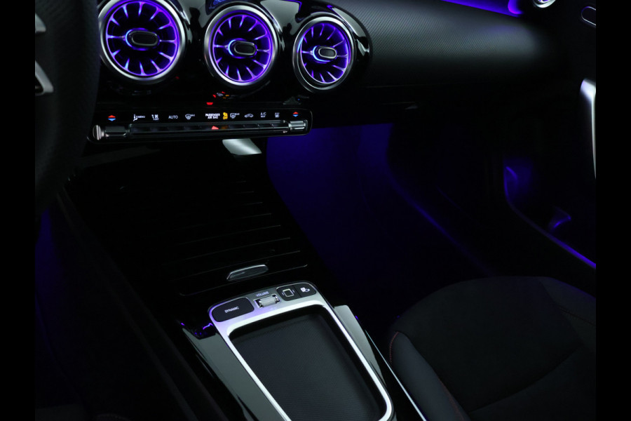 Mercedes-Benz CLA-Klasse Shooting Brake 250 e Business Solution AMG | Trekhaak | Nightpakket | Parkeerpakket met achteruitrijcamera | KEYLESS-GO | EASY PACK achterklep | USB pakket plus | Sfeerverlichting | MULTIBEAM LED |