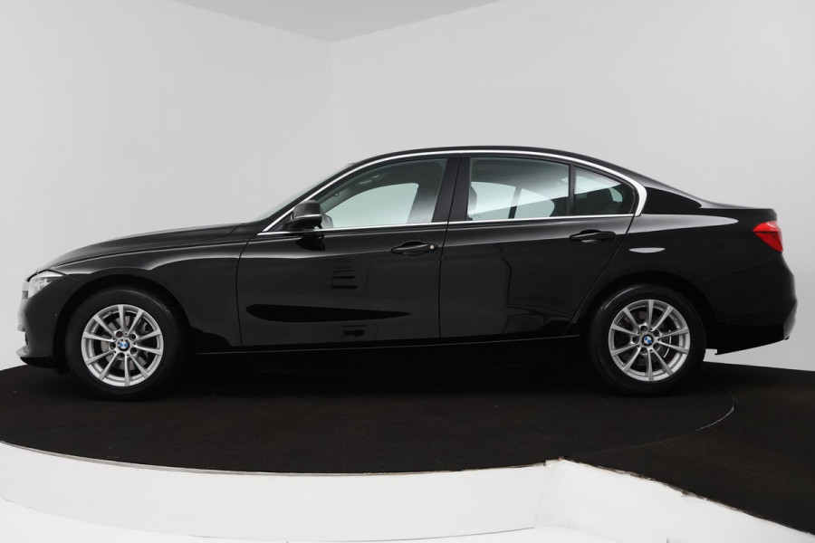 BMW 3 Serie 318i Executive Automaat (GROOT-NAVIGATIE, CAMERA, PDC, STOELVERWARMING, LED, CRUISE, DEALER ONDERHOUDEN)