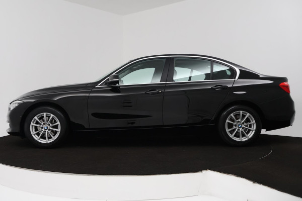 BMW 3 Serie 318i Executive Automaat (GROOT-NAVIGATIE, CAMERA, PDC, STOELVERWARMING, LED, CRUISE, DEALER ONDERHOUDEN)