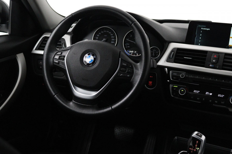 BMW 3 Serie 318i Executive Automaat (GROOT-NAVIGATIE, CAMERA, PDC, STOELVERWARMING, LED, CRUISE, DEALER ONDERHOUDEN)