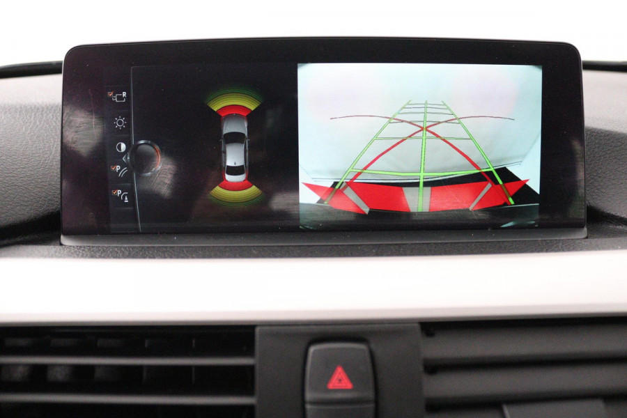 BMW 3 Serie 318i Executive Automaat (GROOT-NAVIGATIE, CAMERA, PDC, STOELVERWARMING, LED, CRUISE, DEALER ONDERHOUDEN)