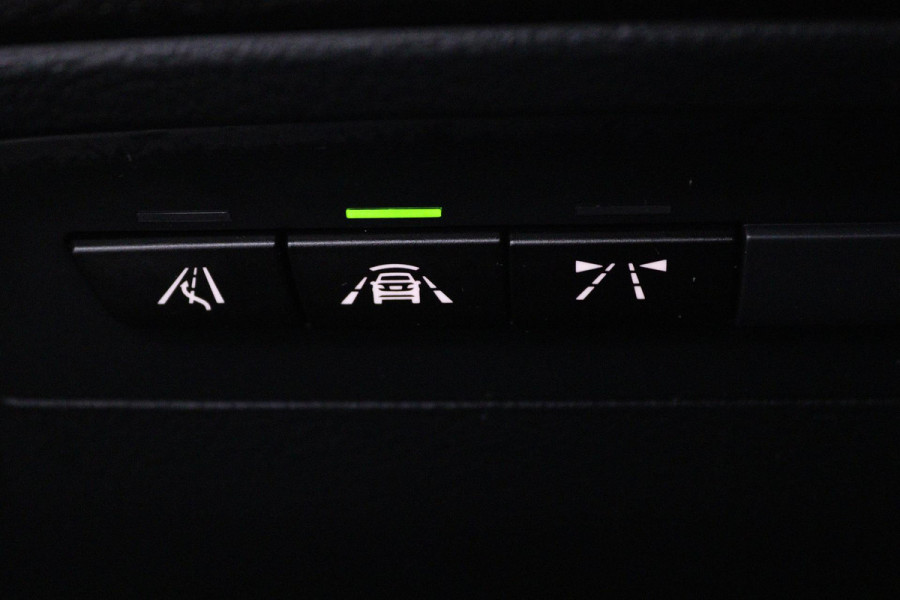 BMW 3 Serie 318i Executive Automaat (GROOT-NAVIGATIE, CAMERA, PDC, STOELVERWARMING, LED, CRUISE, DEALER ONDERHOUDEN)