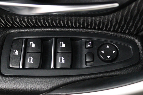 BMW 3 Serie 318i Executive Automaat (GROOT-NAVIGATIE, CAMERA, PDC, STOELVERWARMING, LED, CRUISE, DEALER ONDERHOUDEN)