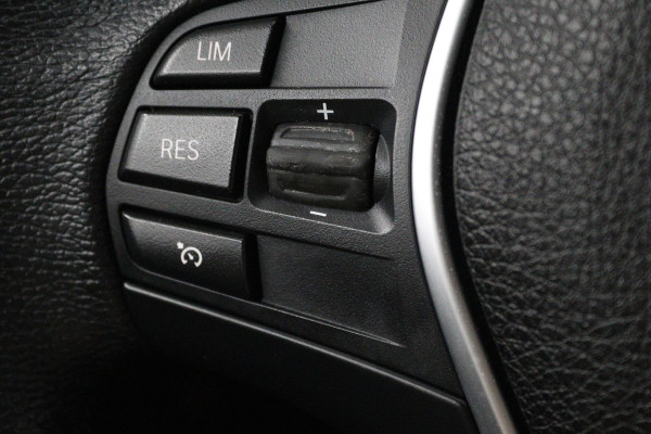 BMW 3 Serie 318i Executive Automaat (GROOT-NAVIGATIE, CAMERA, PDC, STOELVERWARMING, LED, CRUISE, DEALER ONDERHOUDEN)
