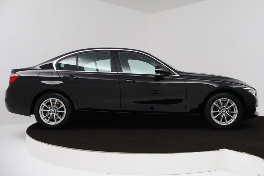 BMW 3 Serie 318i Executive Automaat (GROOT-NAVIGATIE, CAMERA, PDC, STOELVERWARMING, LED, CRUISE, DEALER ONDERHOUDEN)