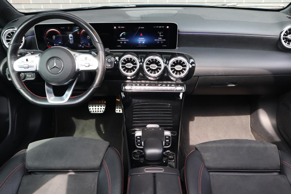 Mercedes-Benz A-Klasse 250 AMG Line | 19" | Panorama | Sfeer |