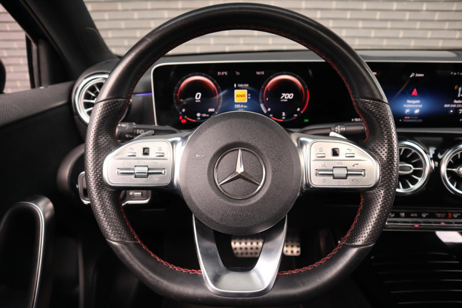 Mercedes-Benz A-Klasse 250 AMG Line | 19" | Panorama | Sfeer |