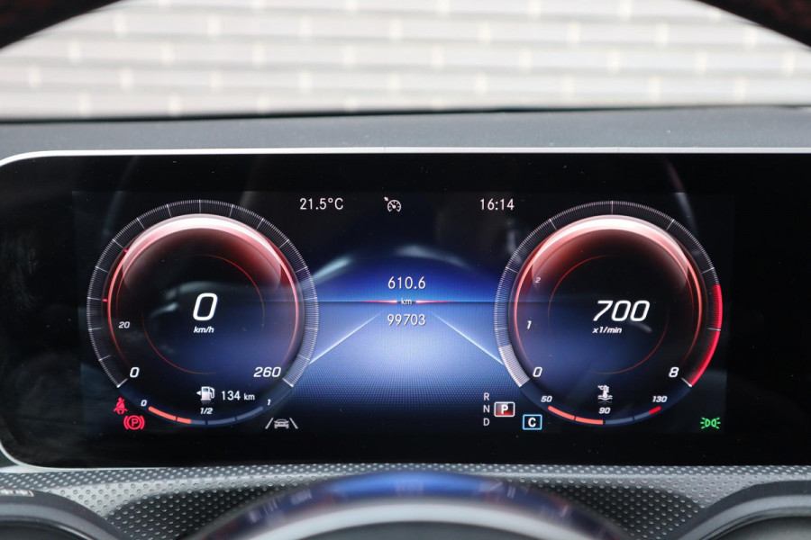 Mercedes-Benz A-Klasse 250 AMG Line | 19" | Panorama | Sfeer |