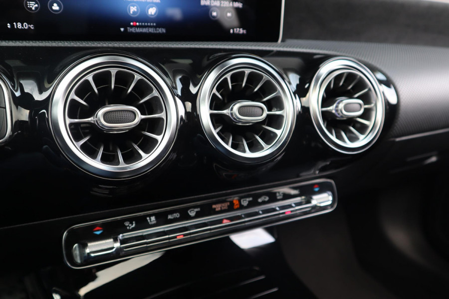 Mercedes-Benz A-Klasse 250 AMG Line | 19" | Panorama | Sfeer |