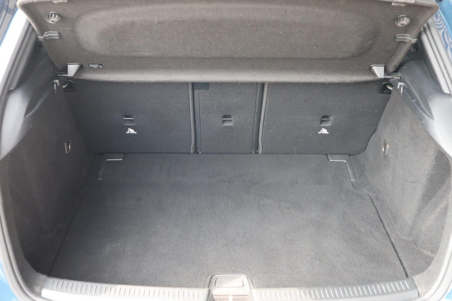 Mercedes-Benz A-Klasse 250 AMG Line | 19" | Panorama | Sfeer |