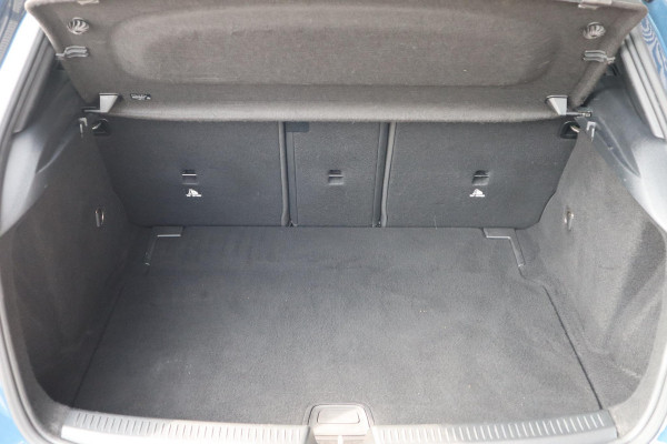 Mercedes-Benz A-Klasse 250 AMG Line | 19" | Panorama | Sfeer |