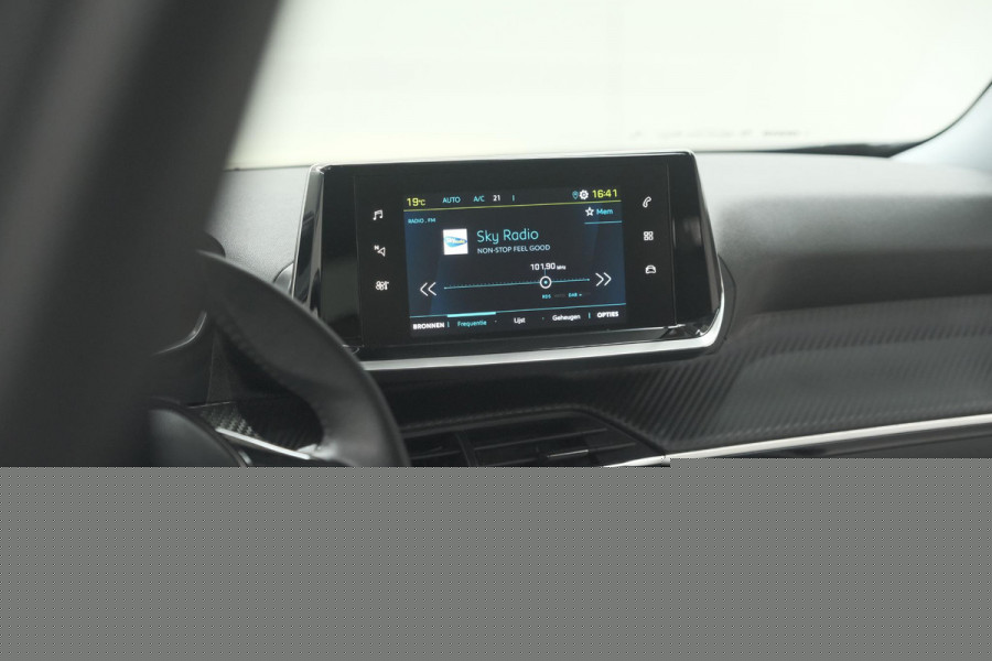 Peugeot e-2008 EV GT 50 kWh | 3 Fase Laadfunctie | Camera | Navigatie | Parkeersensoren | Apple Carplay