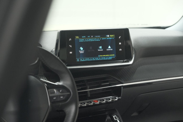 Peugeot e-2008 EV GT 50 kWh | 3 Fase Laadfunctie | Camera | Navigatie | Parkeersensoren | Apple Carplay