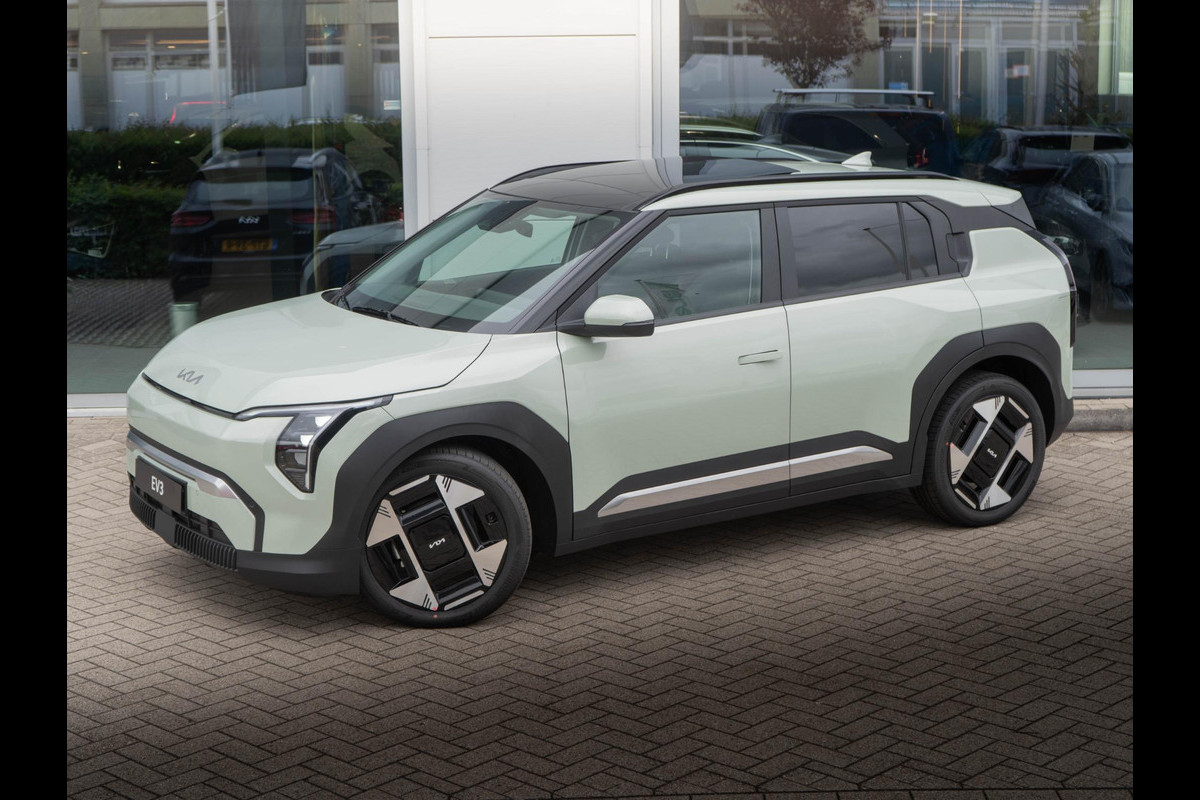 Kia EV3 Plus Advanced 81.4 kWh | OP VOORAAD DIRECT LEVERBAAR | Schuifkanteldak | Harman en kardon | Kia EV3 Plus Advanced 81.4 kWh | OP VOORAAD DIRECT LEVERBAAR | Schuifkanteldak | Harman en kardon |