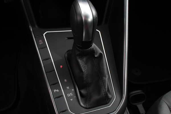 Volkswagen Polo 1.0 TSI 110 pk DSG Highline | Navigatie | Apple Carplay/Android Auto | Parkeersensoren | Adaptive Cruise Control | Afneembare trekhaak | Getinte ramen | Stoelverwarming | Climatronic