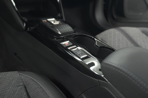 Peugeot 2008 Hybrid 136 e-DCS6 Allure | 360 Camera | Adaptieve Cruise Control | Dodehoekdetectie | Navigatie