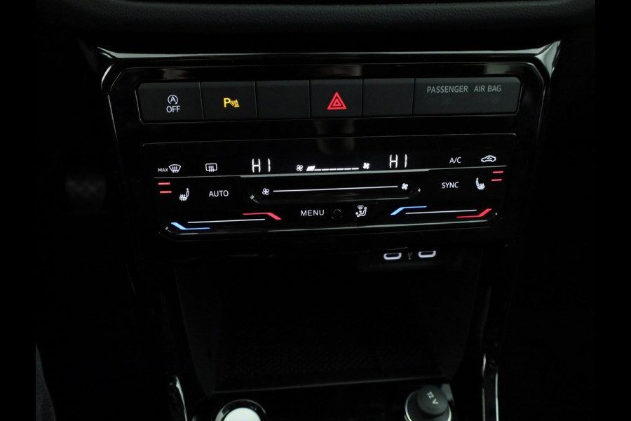 Volkswagen T-Cross 1.0 TSI Life Edition | Navigatie | Camera | Stoelverwarming | Climate Control |