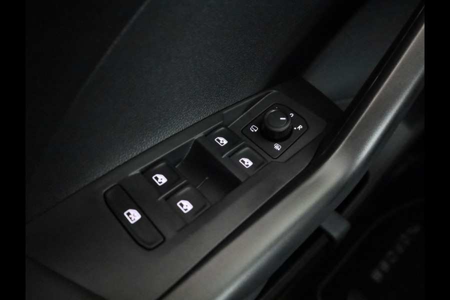 Volkswagen T-Cross 1.0 TSI Life Edition | Navigatie | Camera | Stoelverwarming | Climate Control |