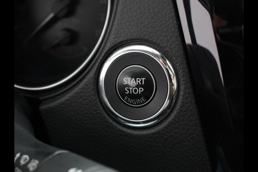 Nissan QASHQAI 1.2 Automaat N-Connecta Design pakket | Panorama dak | Camera | Climate Control | Parkeer sensoren | Cruise Control