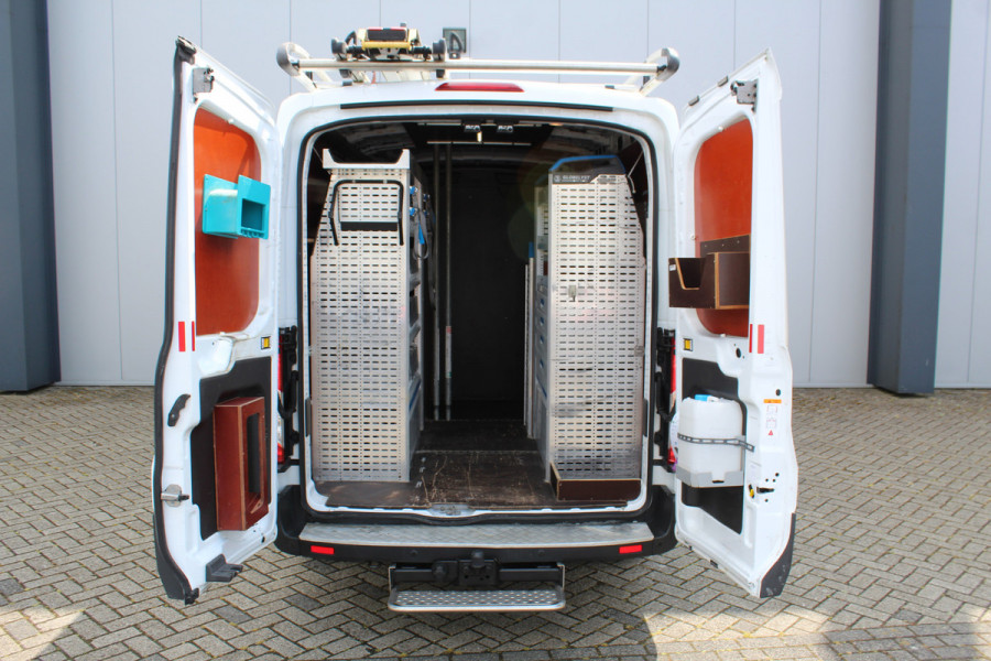 Ford Transit 290 2.0-105pk TDCI L2H2 Ambiente. Compleet ingerichte Ford Transit ! Camera, pdc v+a, airco, ladder achterd., opstaptrede met trekhaak, imperiaal met ladder, omvormer naar 220V, etc etc.