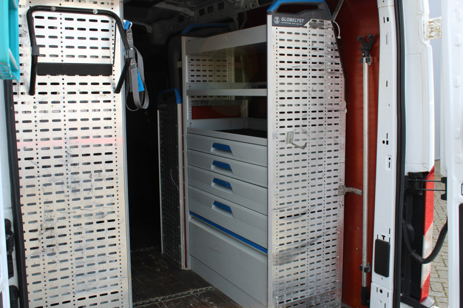Ford Transit 290 2.0-105pk TDCI L2H2 Ambiente. Compleet ingerichte Ford Transit ! Camera, pdc v+a, airco, ladder achterd., opstaptrede met trekhaak, imperiaal met ladder, omvormer naar 220V, etc etc.
