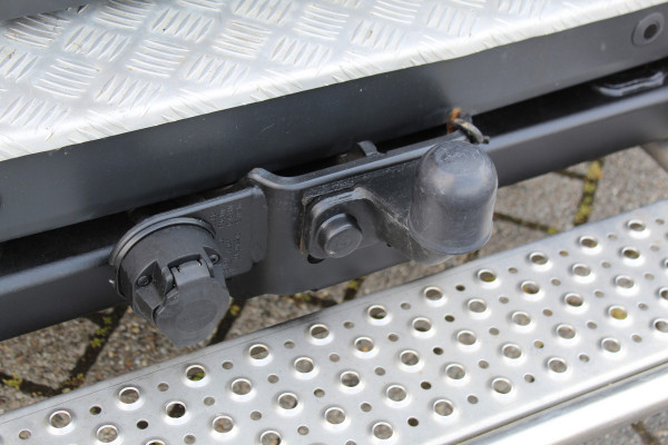 Ford Transit 290 2.0-105pk TDCI L2H2 Ambiente. Compleet ingerichte Ford Transit ! Camera, pdc v+a, airco, ladder achterd., opstaptrede met trekhaak, imperiaal met ladder, omvormer naar 220V, etc etc.