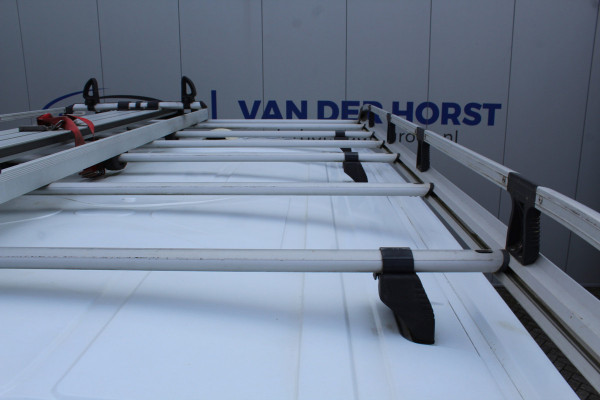 Ford Transit 290 2.0-105pk TDCI L2H2 Ambiente. Compleet ingerichte Ford Transit ! Camera, pdc v+a, airco, ladder achterd., opstaptrede met trekhaak, imperiaal met ladder, omvormer naar 220V, etc etc.