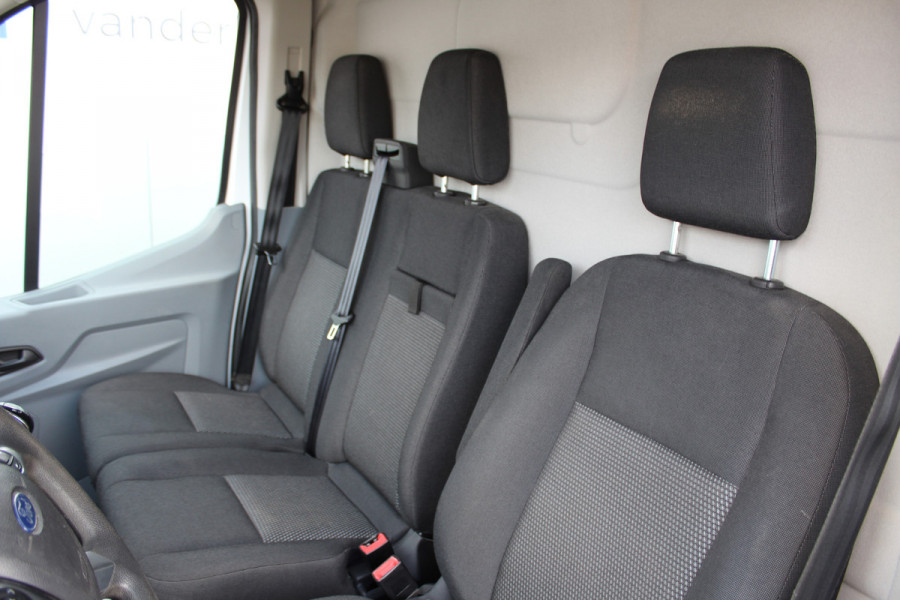 Ford Transit 290 2.0-105pk TDCI L2H2 Ambiente. Compleet ingerichte Ford Transit ! Camera, pdc v+a, airco, ladder achterd., opstaptrede met trekhaak, imperiaal met ladder, omvormer naar 220V, etc etc.