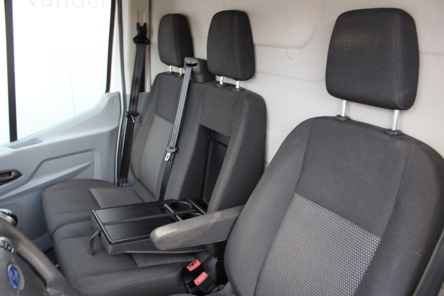 Ford Transit 290 2.0-105pk TDCI L2H2 Ambiente. Compleet ingerichte Ford Transit ! Camera, pdc v+a, airco, ladder achterd., opstaptrede met trekhaak, imperiaal met ladder, omvormer naar 220V, etc etc.
