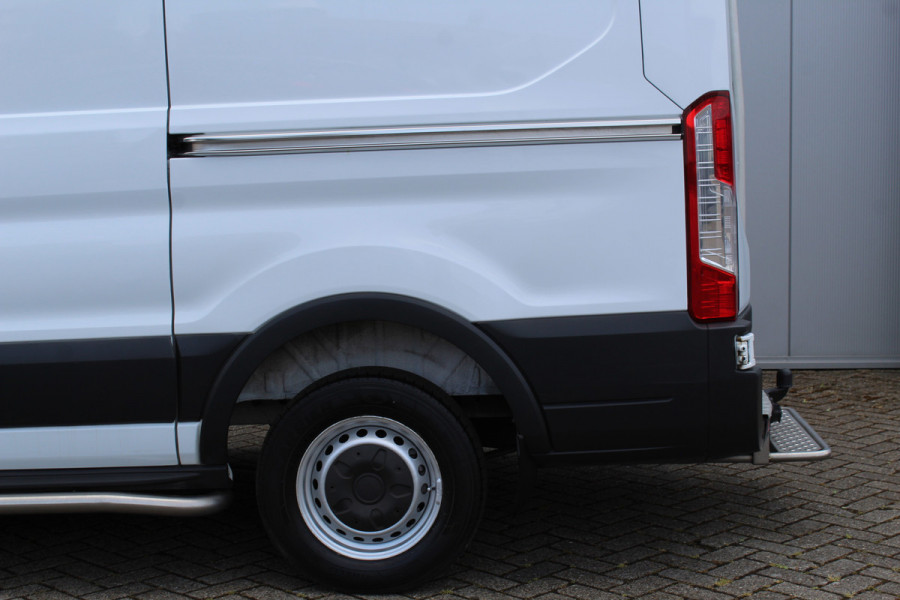 Ford Transit 290 2.0-105pk TDCI L2H2 Ambiente. Compleet ingerichte Ford Transit ! Camera, pdc v+a, airco, ladder achterd., opstaptrede met trekhaak, imperiaal met ladder, omvormer naar 220V, etc etc.