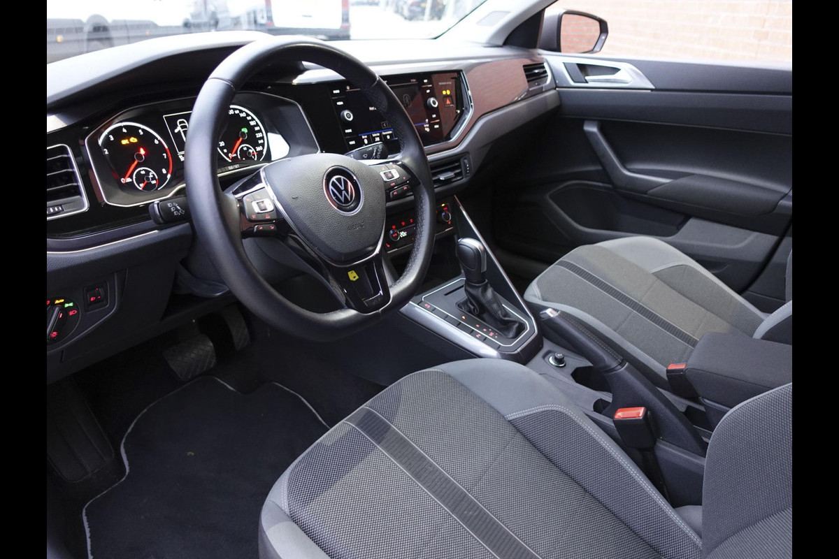 Volkswagen Polo 1.0 TSI 110pk DSG Highline | Navigatie | Apple Carplay/Android Auto | Parkeersensoren | Adaptive Cruise Control | Stoelverwarming | Getinte ramen | Climatronic Volkswagen Polo 1.0 TSI 110pk DSG Highline | Navigatie | Apple Carplay/Android Auto | Parkeersensoren | Adaptive Cruise Control | Stoelverwarming | Getinte ramen | Climatronic