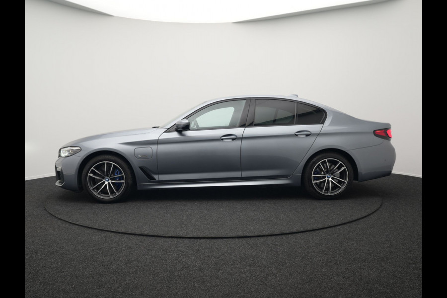 BMW 5 Serie 530e M Sport LCI Plug In Hybrid | PHEV | Harman Kardon | Carplay | Sfeerverlichting | Electrische Alcantara Sportstoelen | Stuur/Stoel Verwarming |