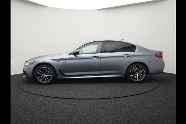BMW 5 Serie 530e M Sport LCI Plug In Hybrid | PHEV | Harman Kardon | Carplay | Sfeerverlichting | Electrische Alcantara Sportstoelen | Stuur/Stoel Verwarming |