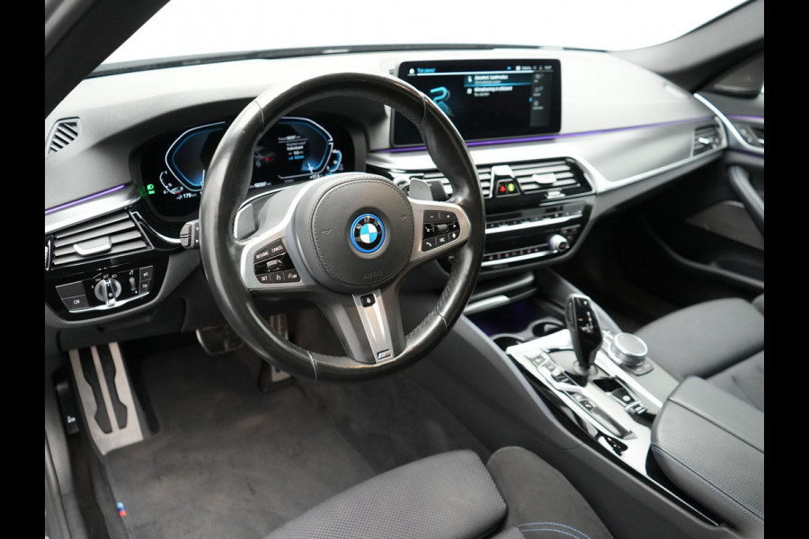 BMW 5 Serie 530e M Sport LCI Plug In Hybrid | PHEV | Harman Kardon | Carplay | Sfeerverlichting | Electrische Alcantara Sportstoelen | Stuur/Stoel Verwarming |