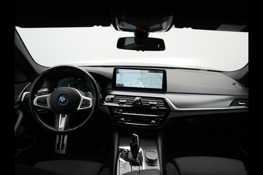 BMW 5 Serie 530e M Sport LCI Plug In Hybrid | PHEV | Harman Kardon | Carplay | Sfeerverlichting | Electrische Alcantara Sportstoelen | Stuur/Stoel Verwarming |