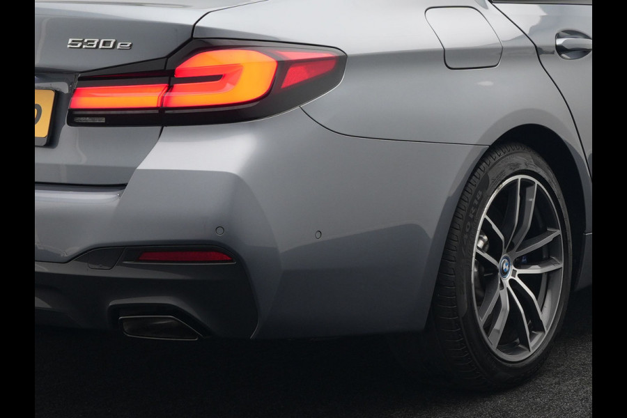 BMW 5 Serie 530e M Sport LCI Plug In Hybrid | PHEV | Harman Kardon | Carplay | Sfeerverlichting | Electrische Alcantara Sportstoelen | Stuur/Stoel Verwarming |