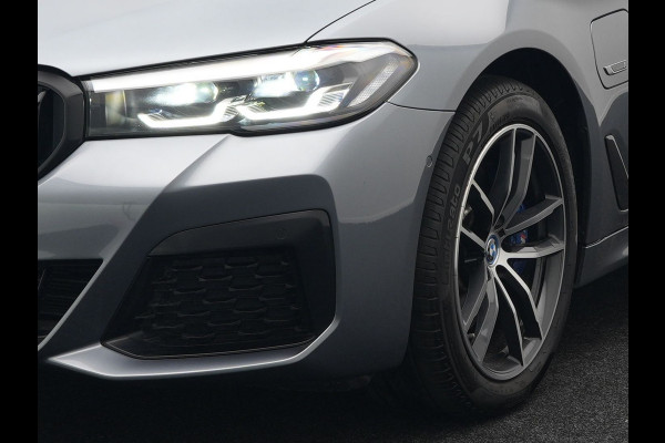 BMW 5 Serie 530e M Sport LCI Plug In Hybrid | PHEV | Harman Kardon | Carplay | Sfeerverlichting | Electrische Alcantara Sportstoelen | Stuur/Stoel Verwarming |