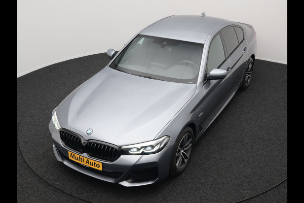 BMW 5 Serie 530e M Sport LCI Plug In Hybrid | PHEV | Harman Kardon | Carplay | Sfeerverlichting | Electrische Alcantara Sportstoelen | Stuur/Stoel Verwarming |