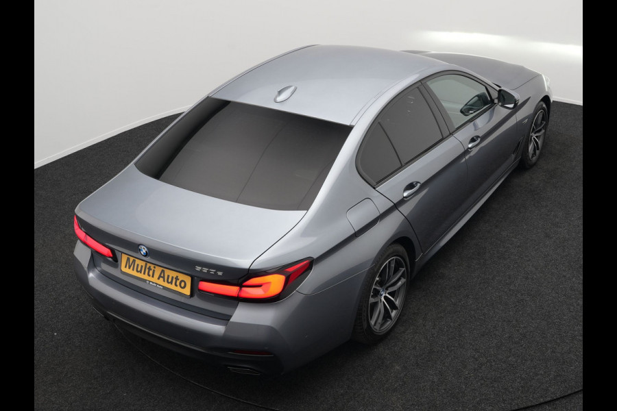BMW 5 Serie 530e M Sport LCI Plug In Hybrid | PHEV | Harman Kardon | Carplay | Sfeerverlichting | Electrische Alcantara Sportstoelen | Stuur/Stoel Verwarming |