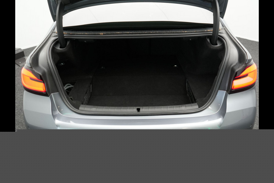 BMW 5 Serie 530e M Sport LCI Plug In Hybrid | PHEV | Harman Kardon | Carplay | Sfeerverlichting | Electrische Alcantara Sportstoelen | Stuur/Stoel Verwarming |