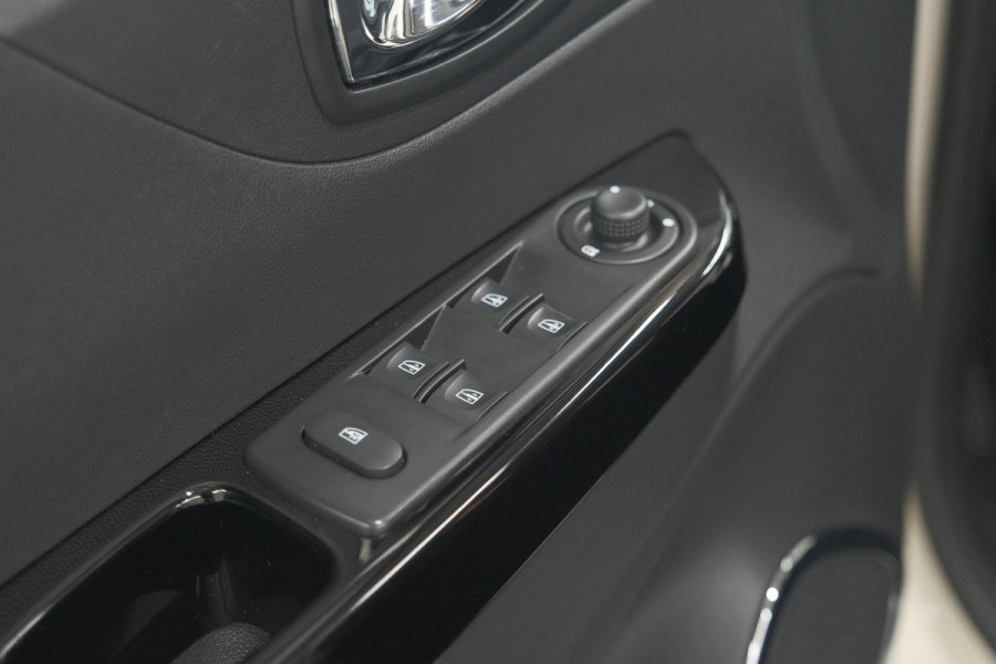 Renault Captur TCe 90 Dynamique | Parkeersensoren | Navigatie | Climate Control
