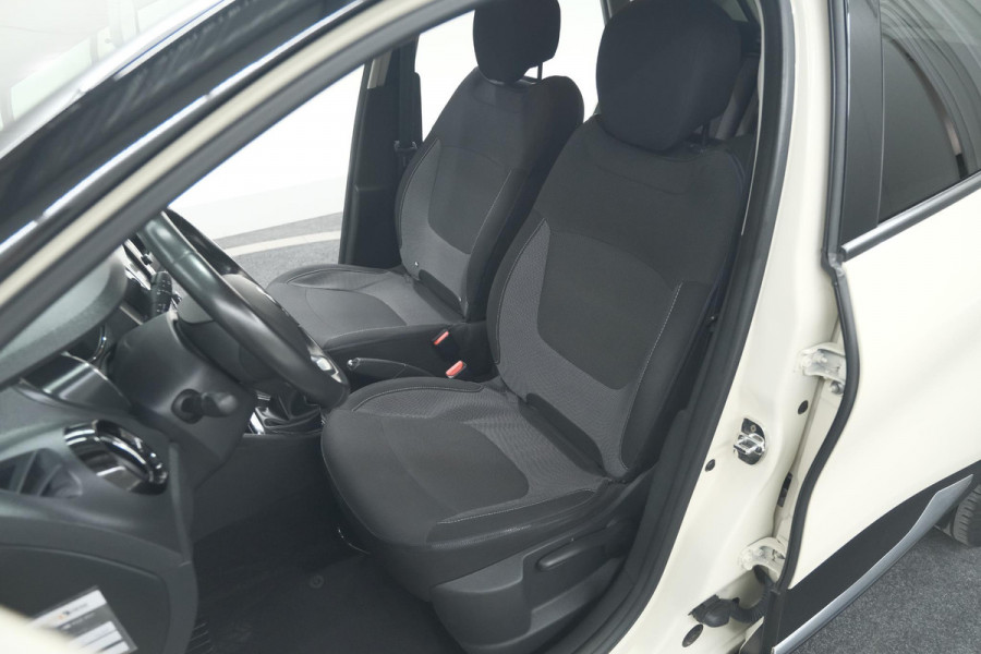 Renault Captur TCe 90 Dynamique | Parkeersensoren | Navigatie | Climate Control