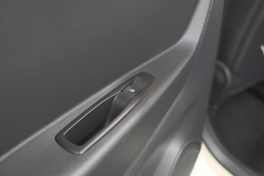 Renault Captur TCe 90 Dynamique | Parkeersensoren | Navigatie | Climate Control