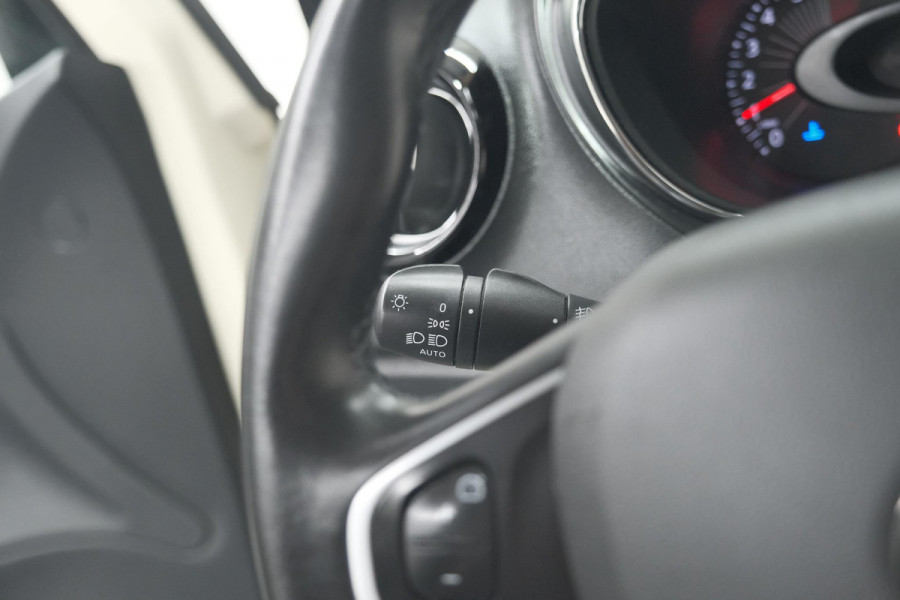 Renault Captur TCe 90 Dynamique | Parkeersensoren | Navigatie | Climate Control