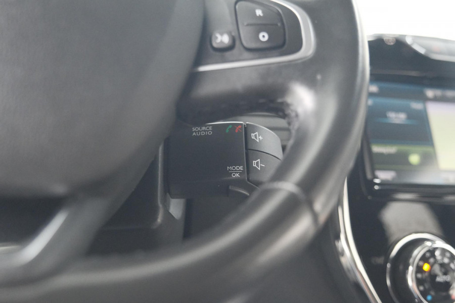 Renault Captur TCe 90 Dynamique | Parkeersensoren | Navigatie | Climate Control