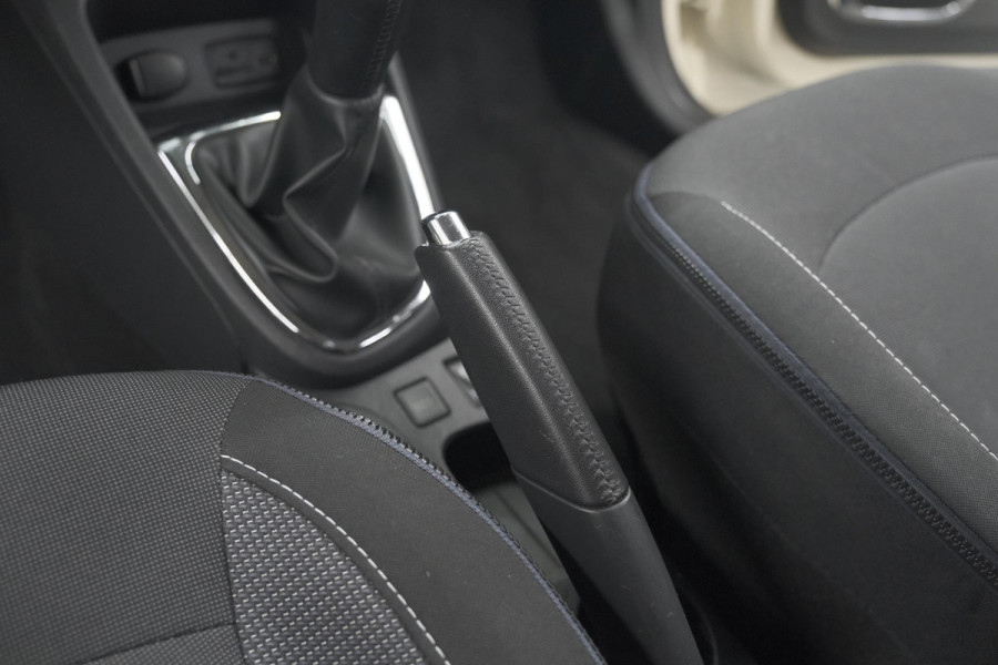 Renault Captur TCe 90 Dynamique | Parkeersensoren | Navigatie | Climate Control