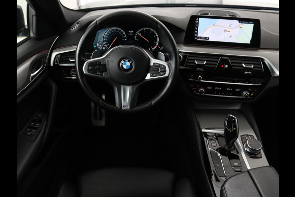 BMW 5 Serie 520d xDrive M-Sport | Leder | Sportstoelen | Camera | Full LED | Trekhaak | Keyless | Navigatie | Sfeerverlichting | Climate control