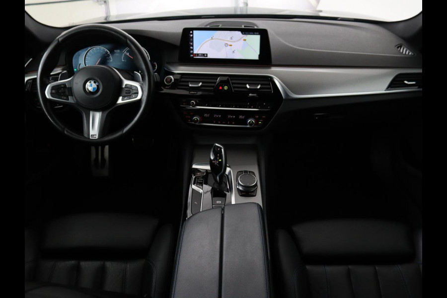 BMW 5 Serie 520d xDrive M-Sport | Leder | Sportstoelen | Camera | Full LED | Trekhaak | Keyless | Navigatie | Sfeerverlichting | Climate control